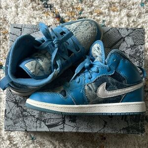 Nike Jordan 1 mids